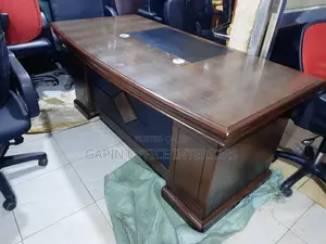 Used Executive Office Table of Size 180cm, Good Condition