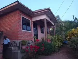 3bdrm House in Seguku Heights, Division A for sale