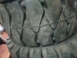28*12.5-15 New Solid Tyres.