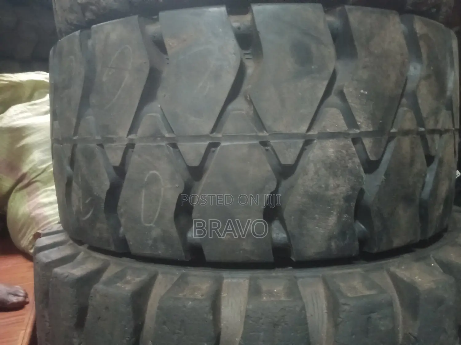 28*12.5-15 New Solid Tyres.