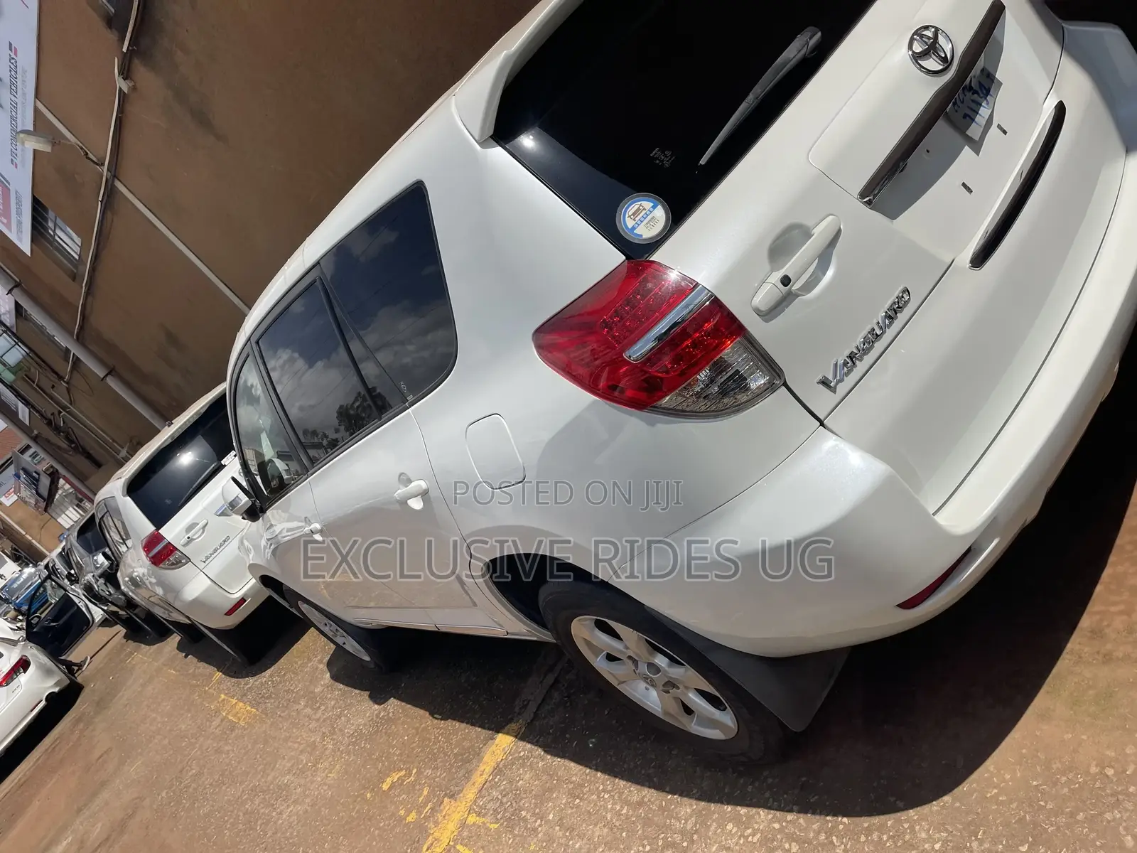 Toyota Vanguard 2012 White