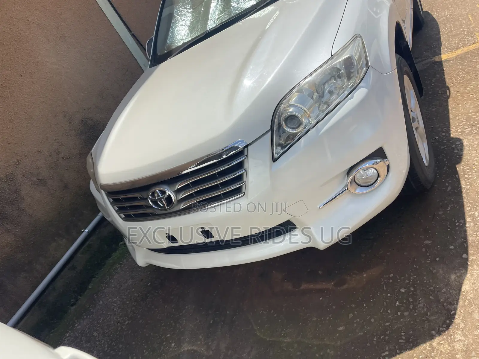 Toyota Vanguard 2012 White