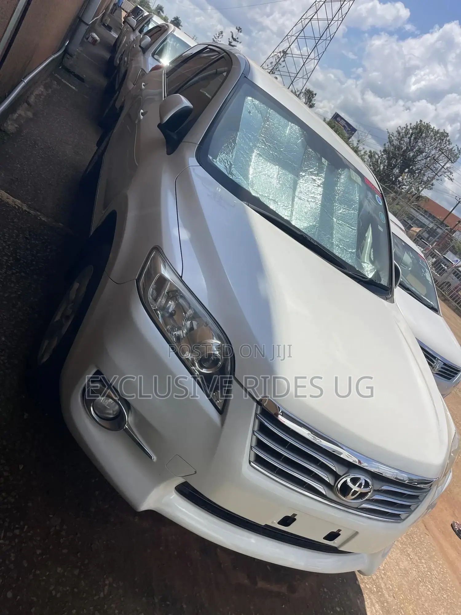 Toyota Vanguard 2012 White