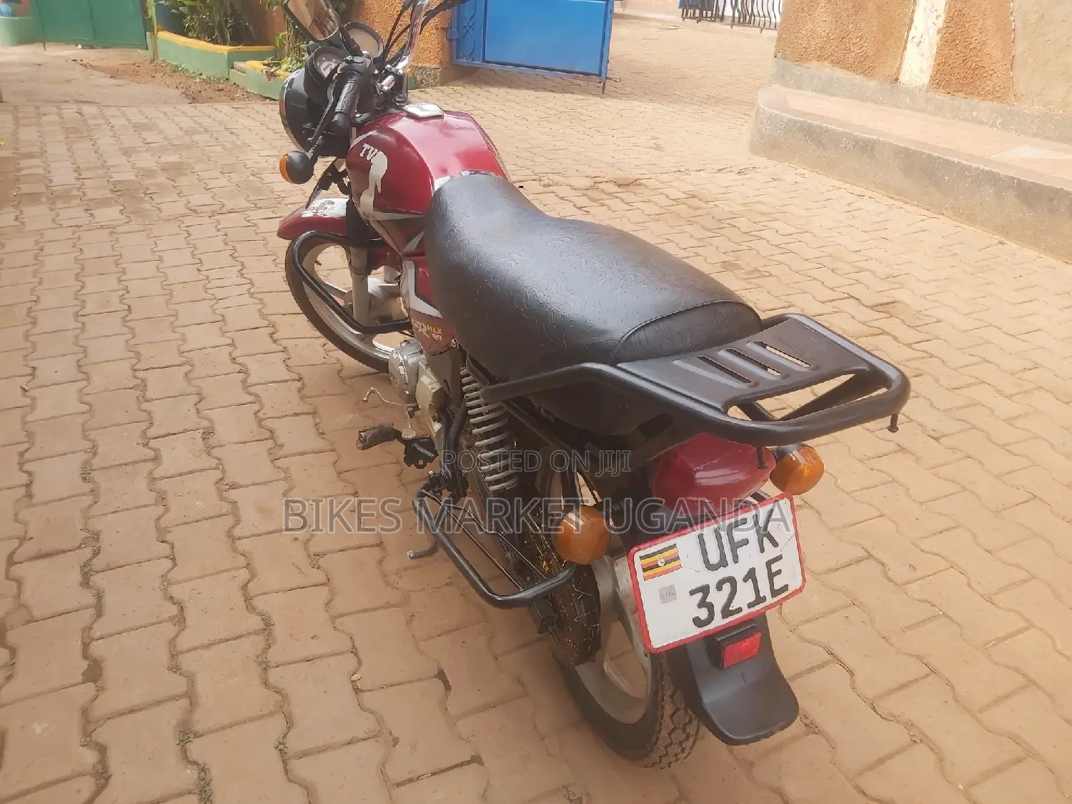 TVS HLX 125 2023 Red