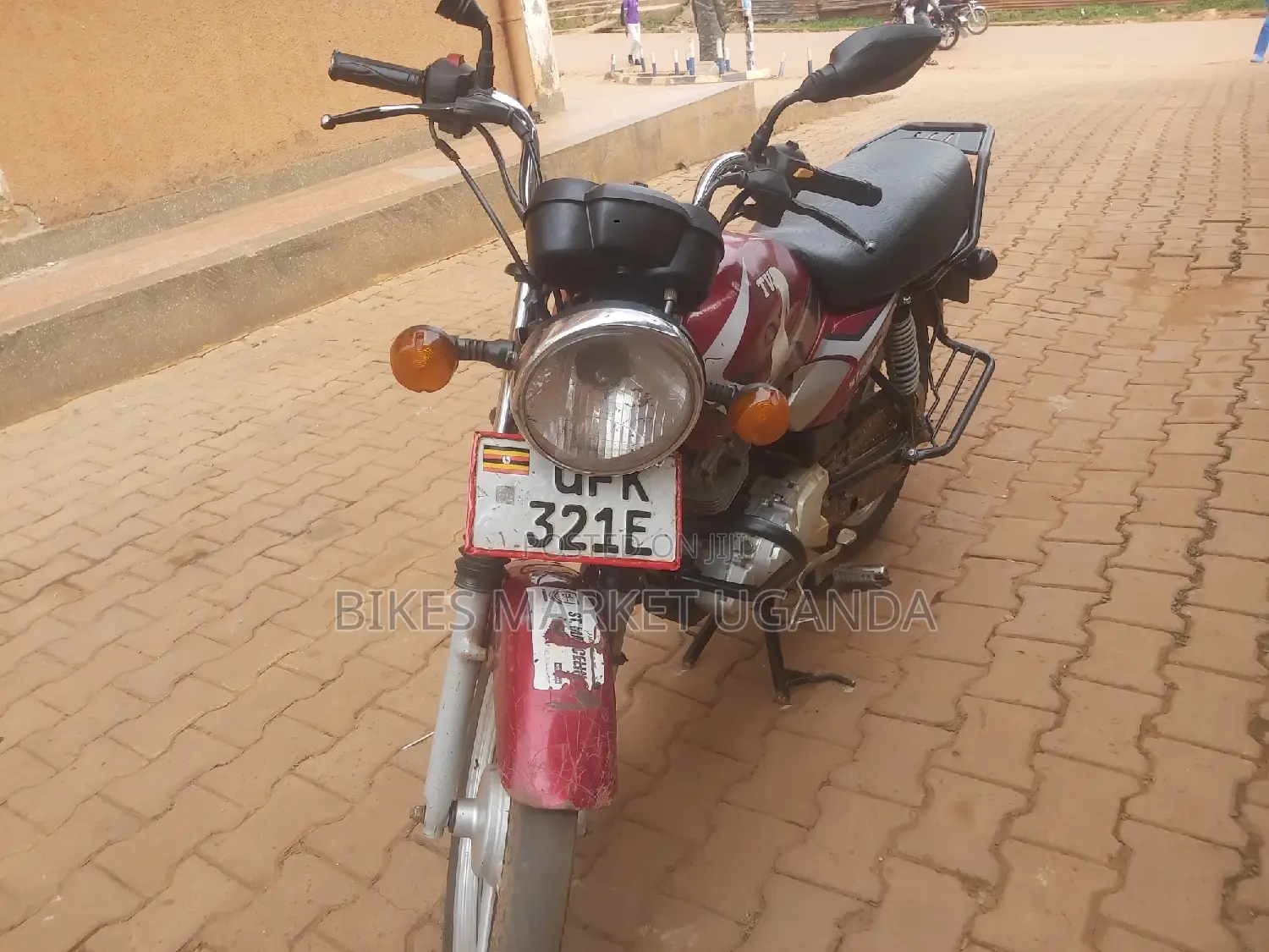 TVS HLX 125 2023 Red
