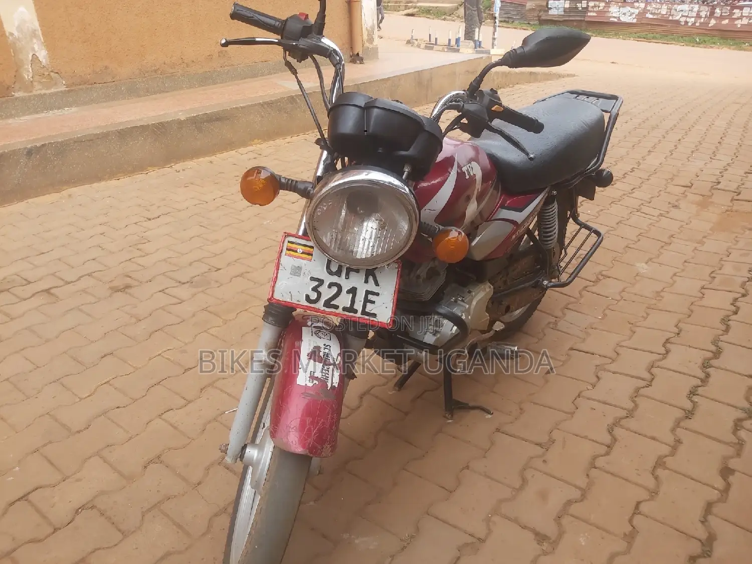 TVS HLX 125 2023 Red
