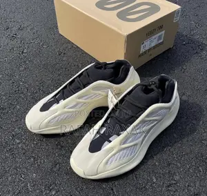Original Adidas Yeezy 700 V3 Sneaker