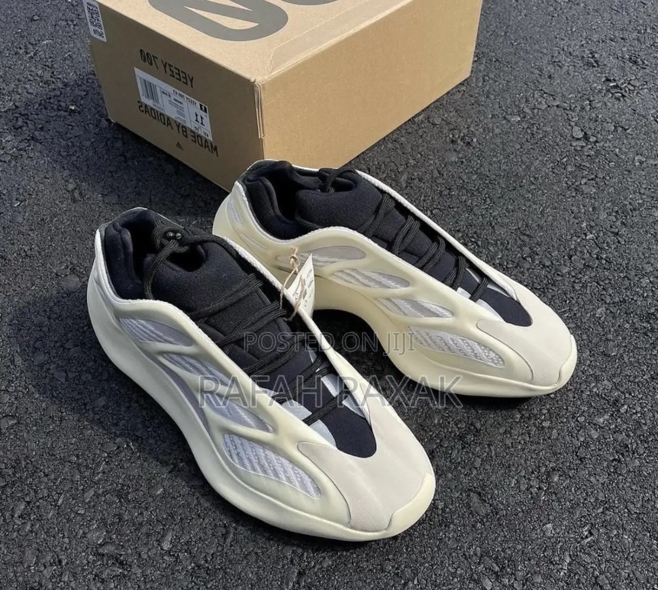 Original Adidas Yeezy 700 V3 Sneaker