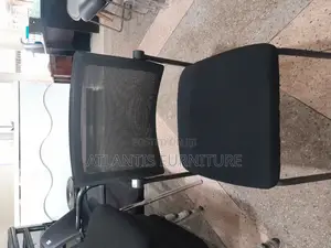 Simple Office Chairs Black Colour