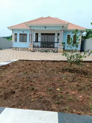 4bdrm Bungalow in Bwebajja Ntebe Rd, Division A for sale