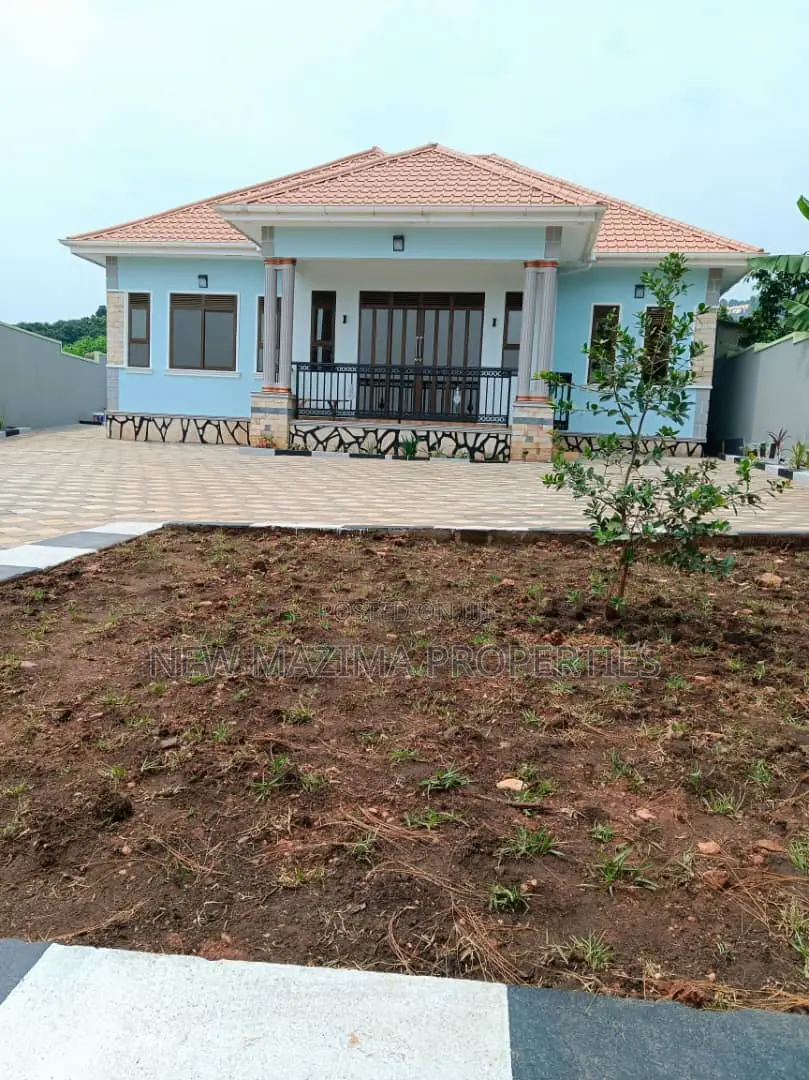 4bdrm Bungalow in Bwebajja Ntebe Rd, Division A for sale