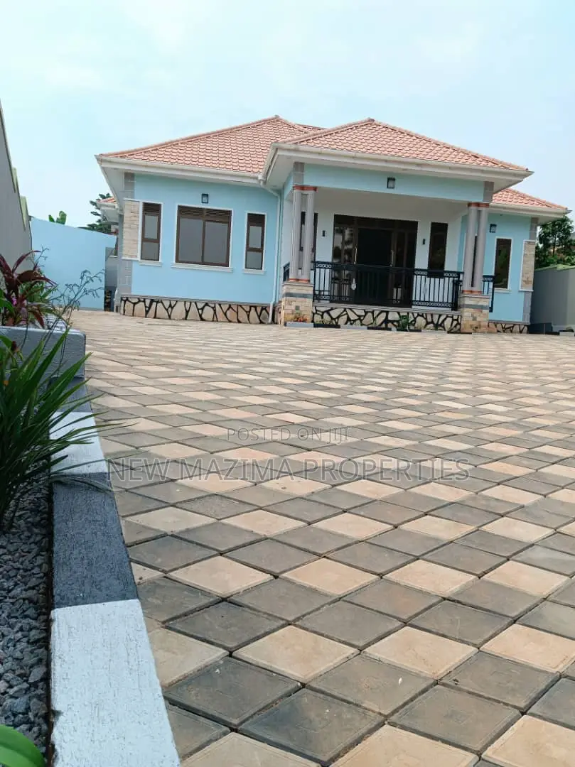 4bdrm Bungalow in Bwebajja Ntebe Rd, Division A for sale