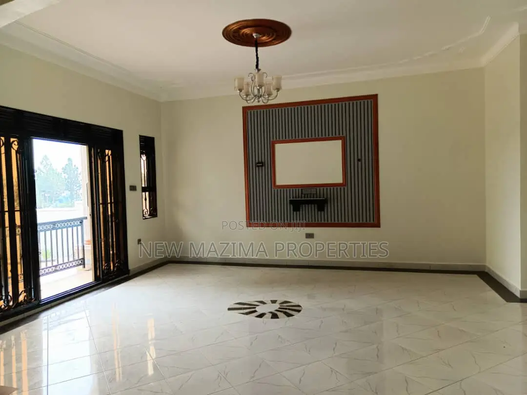 4bdrm Bungalow in Bwebajja Ntebe Rd, Division A for sale