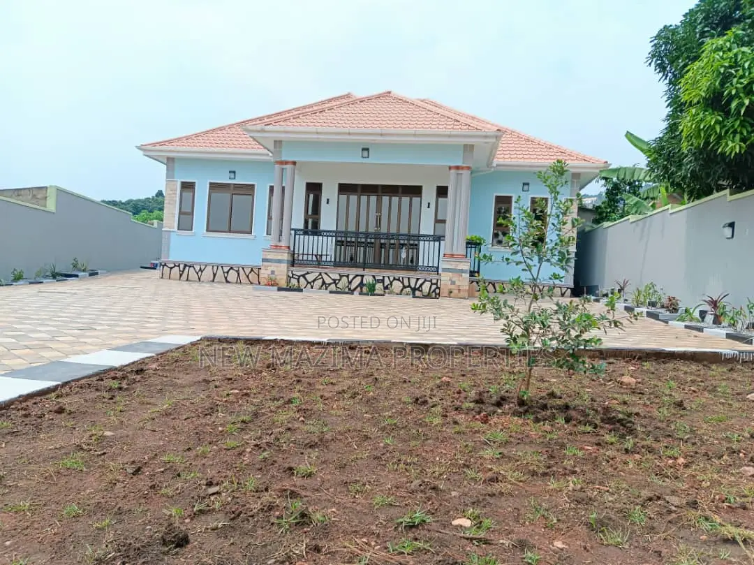 4bdrm Bungalow in Bwebajja Ntebe Rd, Division A for sale