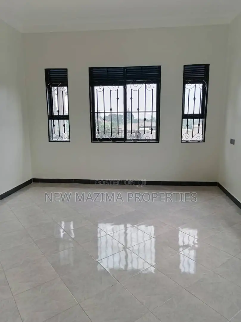 4bdrm Bungalow in Bwebajja Ntebe Rd, Division A for sale