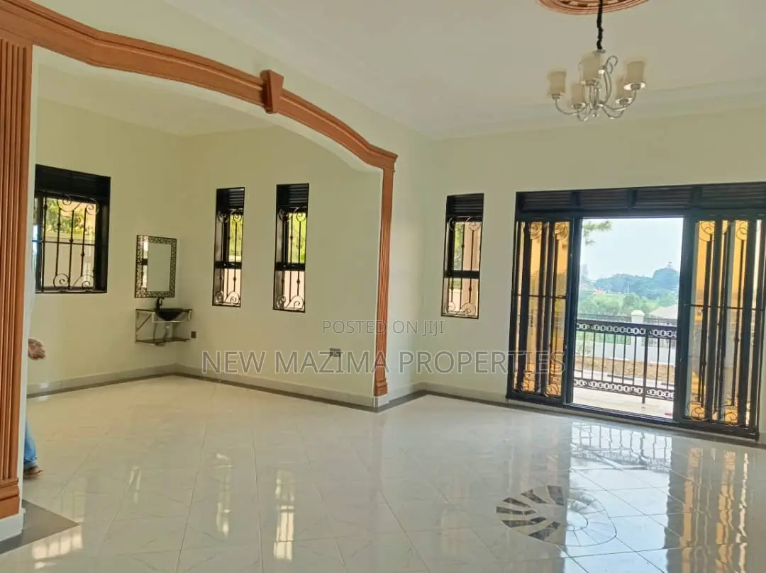 4bdrm Bungalow in Bwebajja Ntebe Rd, Division A for sale
