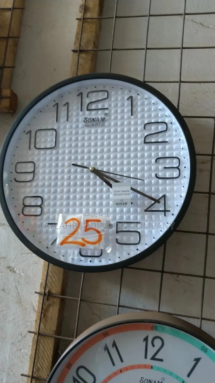Sonam Quartz Modern Black and White Wall Clock