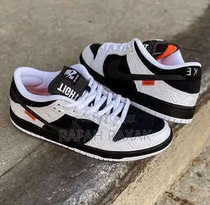 Original Nike SB Dunk Low Tight Booth Sneaker