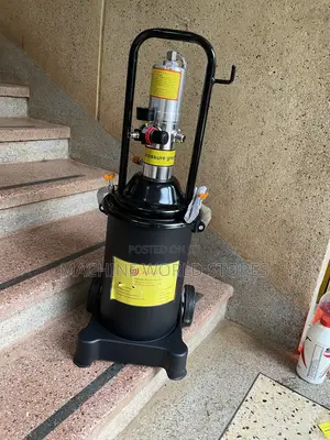 12L High Pressure Grease Injector.