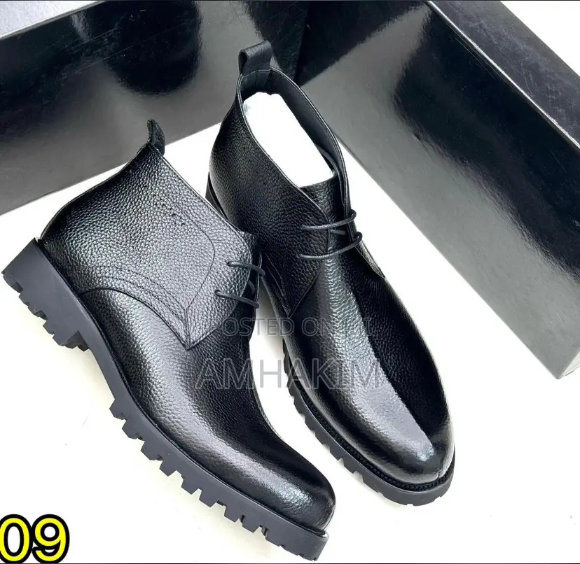Classic Clarks Oxfors Boots in Stock