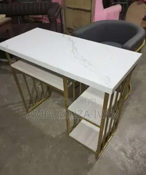 Table and Customer Chair 8090