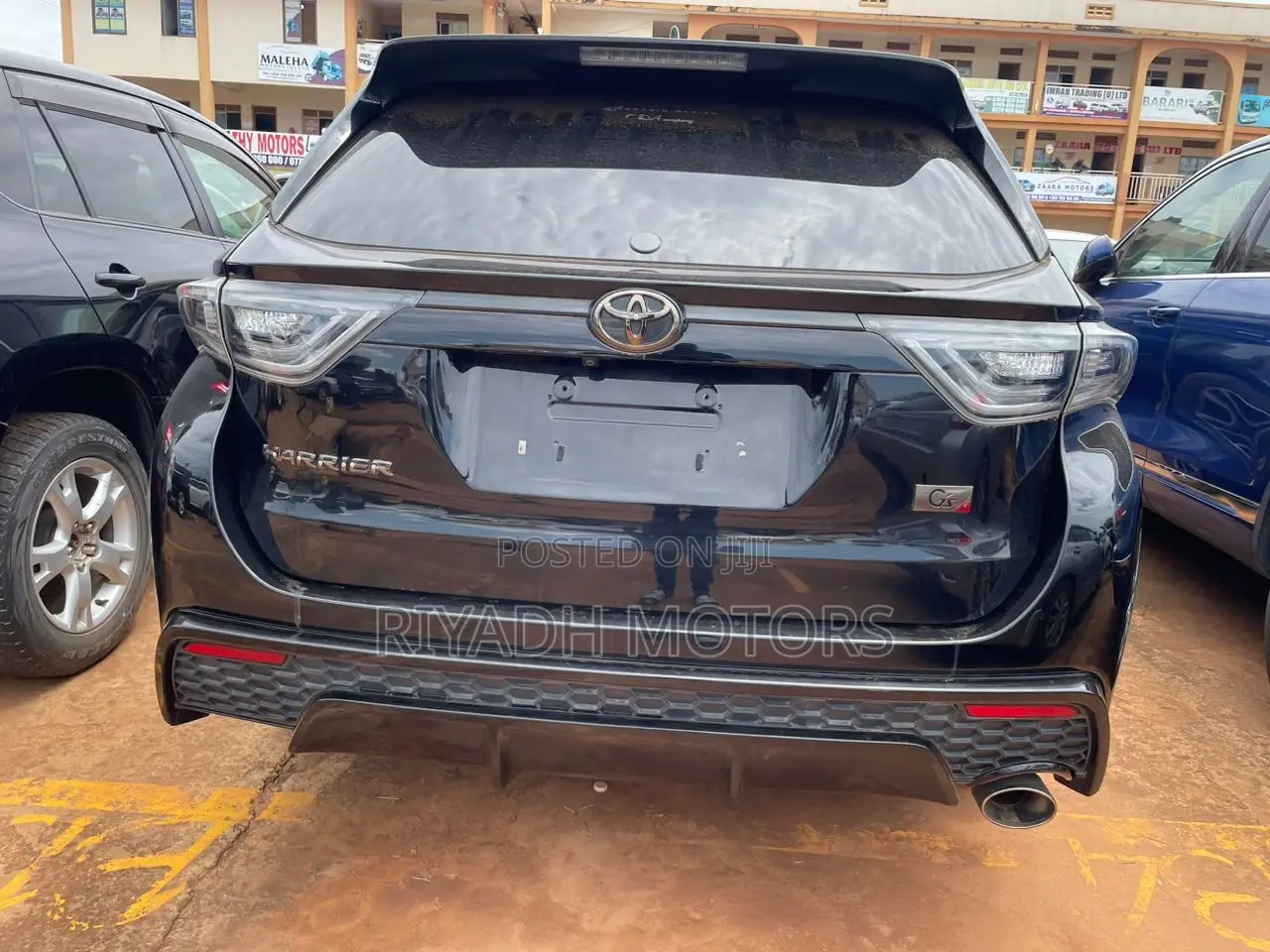 Toyota Harrier 2.0 2017 Black