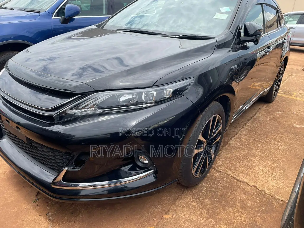 Toyota Harrier 2.0 2017 Black