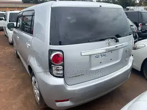 Toyota Corolla Rumion Hatchback 1.5 FWD 2012 Silver