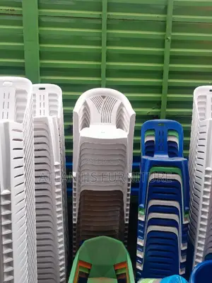 Well Designed Plastic Chairs With Hands, White