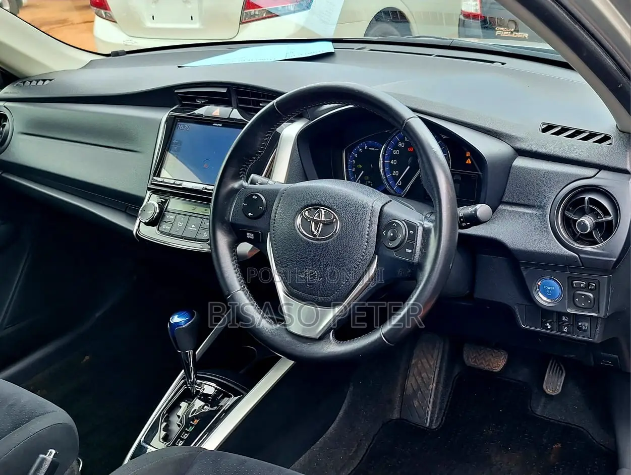 Toyota Corolla Fielder 2015 Silver