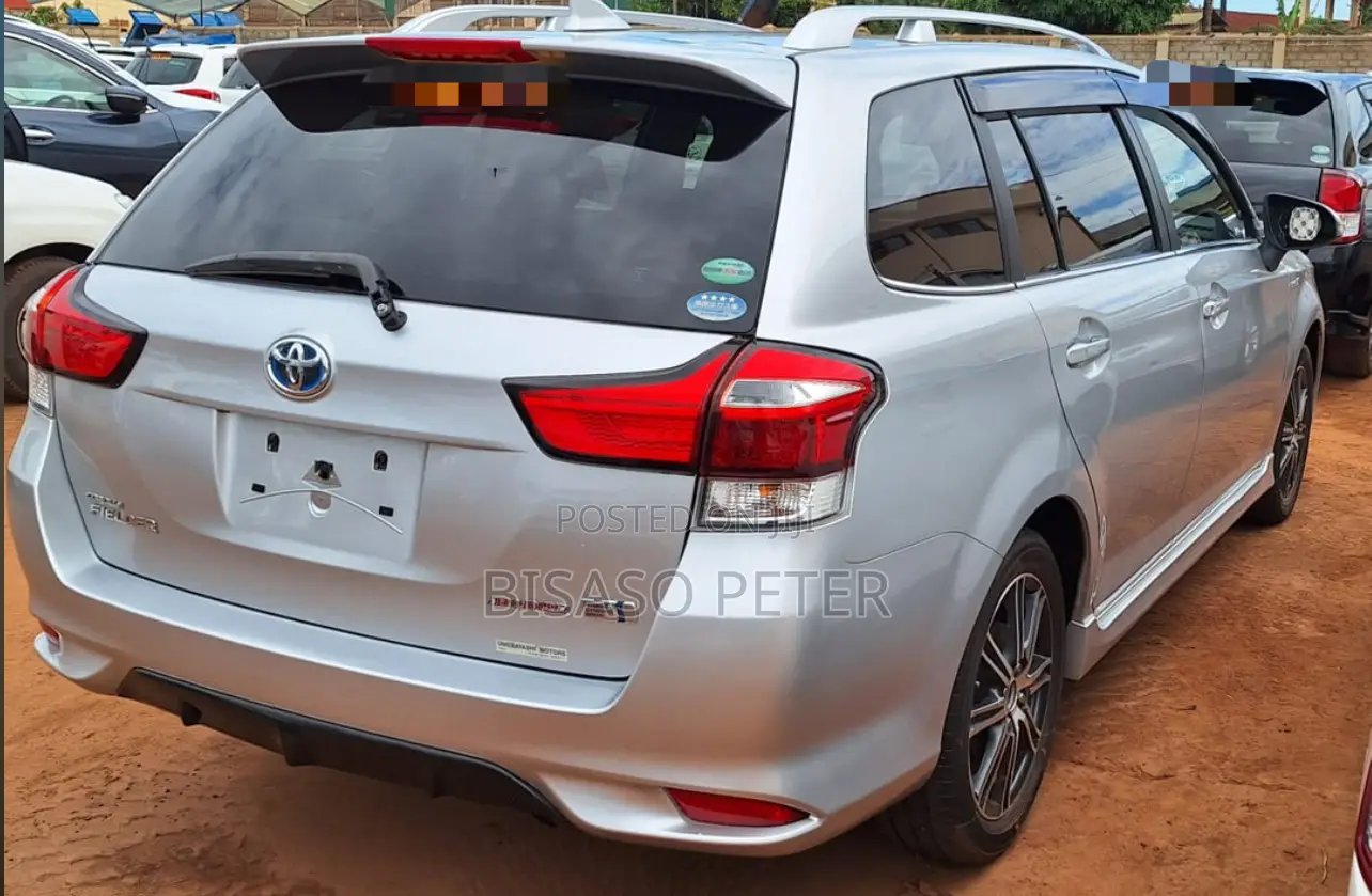 Toyota Corolla Fielder 2015 Silver