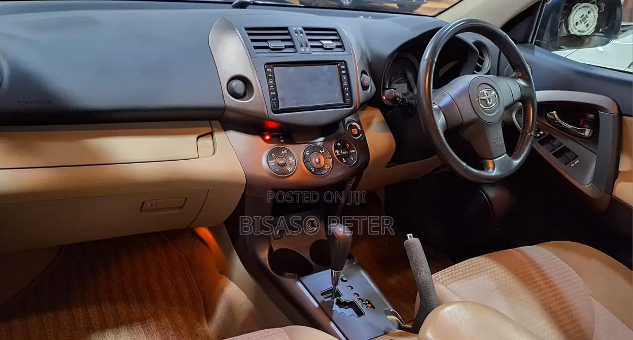 Toyota Vanguard 2011 Silver