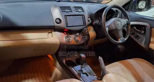Toyota Vanguard 2011 Silver