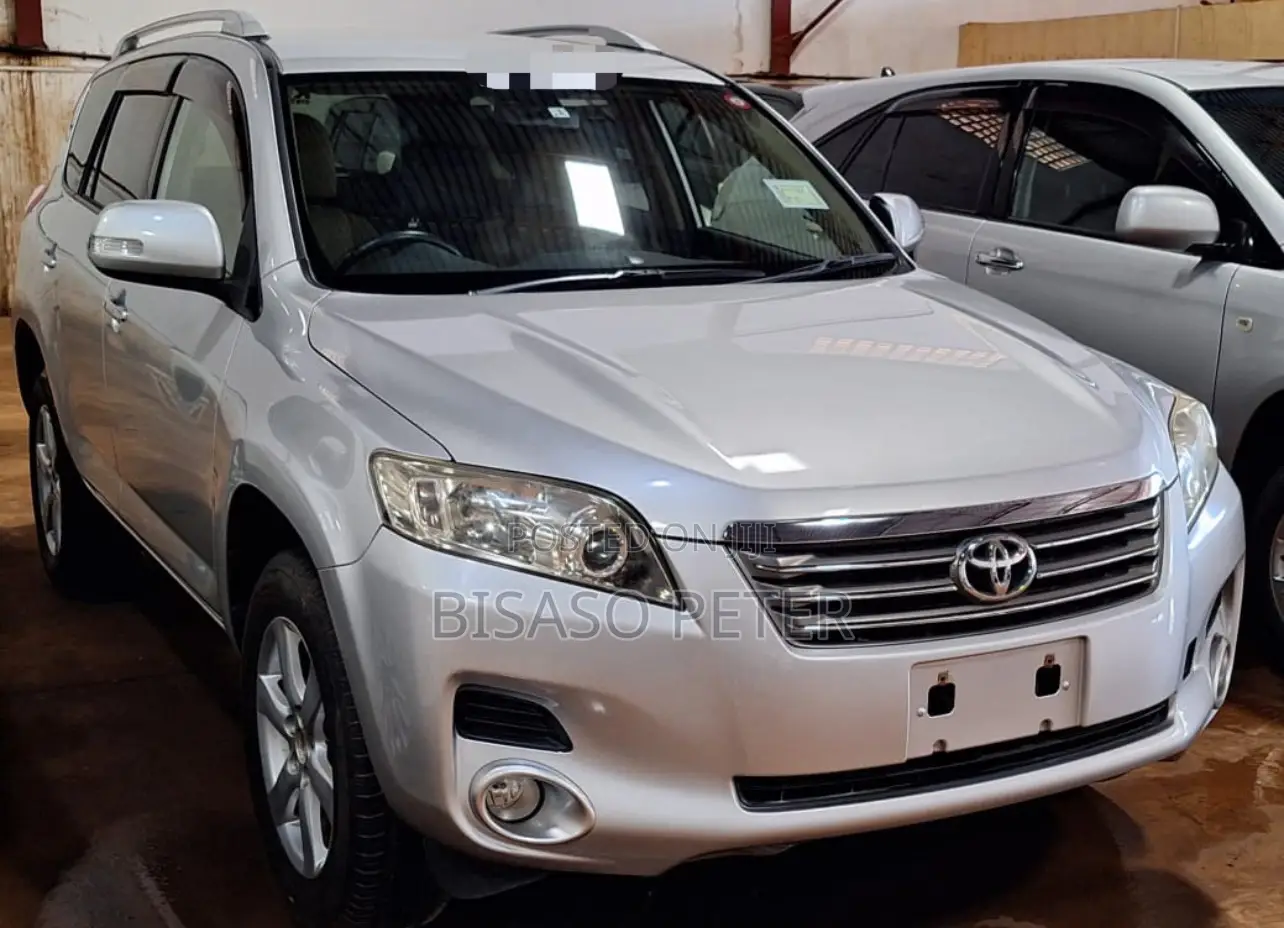 Toyota Vanguard 2011 Silver