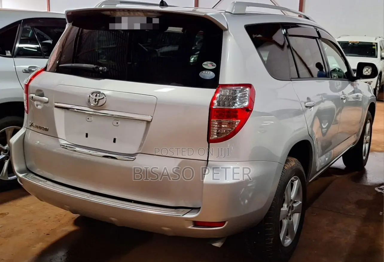 Toyota Vanguard 2011 Silver