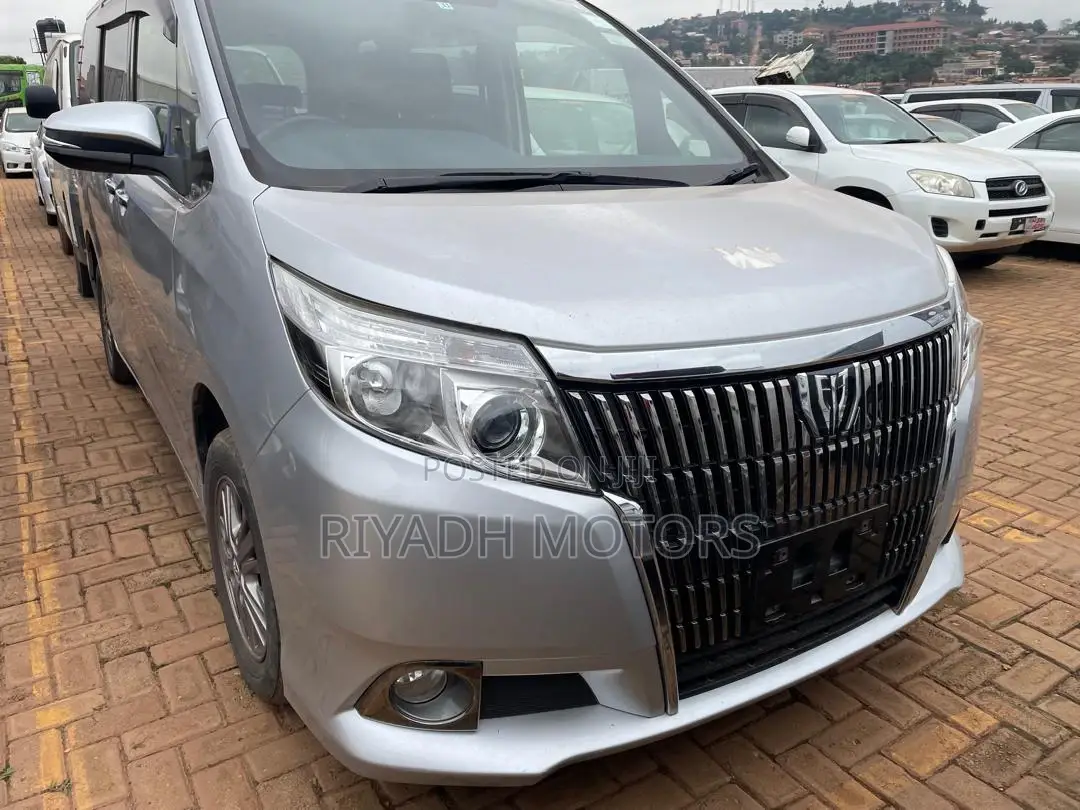 Toyota Noah 2.0 AWD (8 Seater) 2017 Silver