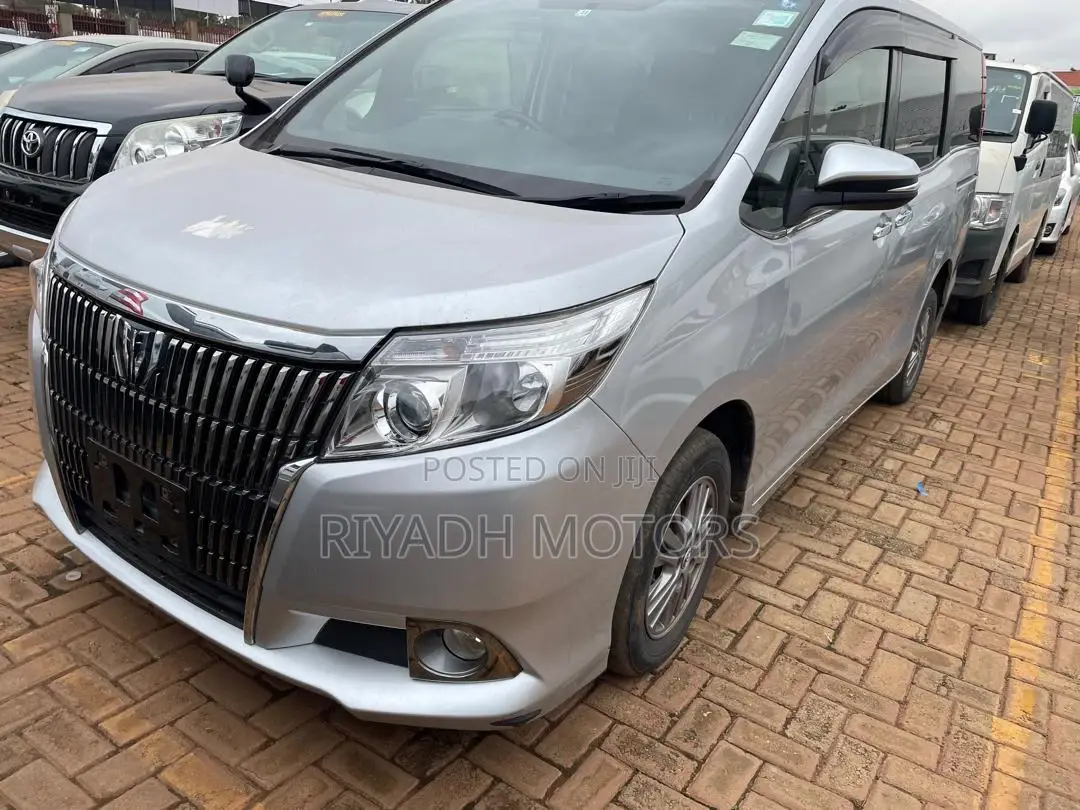 Toyota Noah 2.0 AWD (8 Seater) 2017 Silver