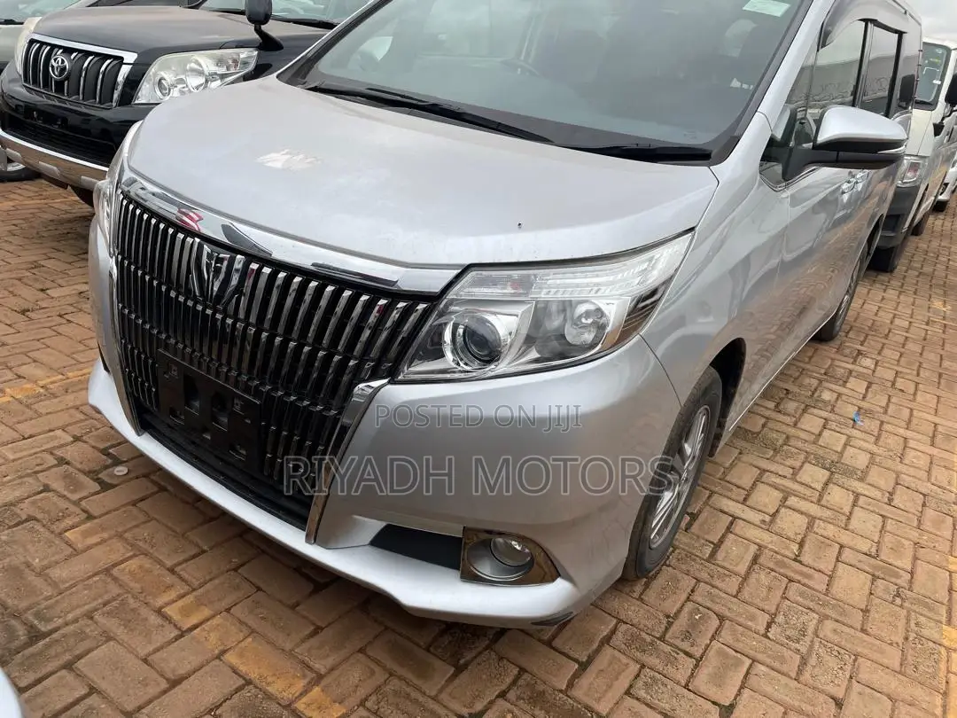 Toyota Noah 2.0 AWD (8 Seater) 2017 Silver