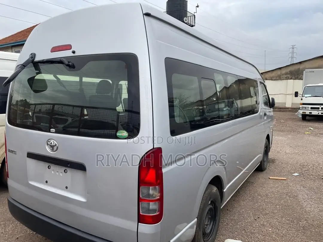 Toyota Grand HiAce 2016 Silver