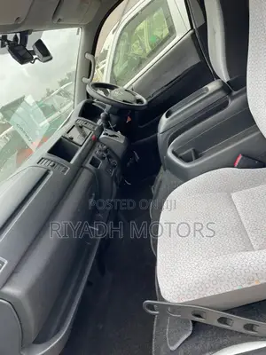 Toyota HiAce 2015 White