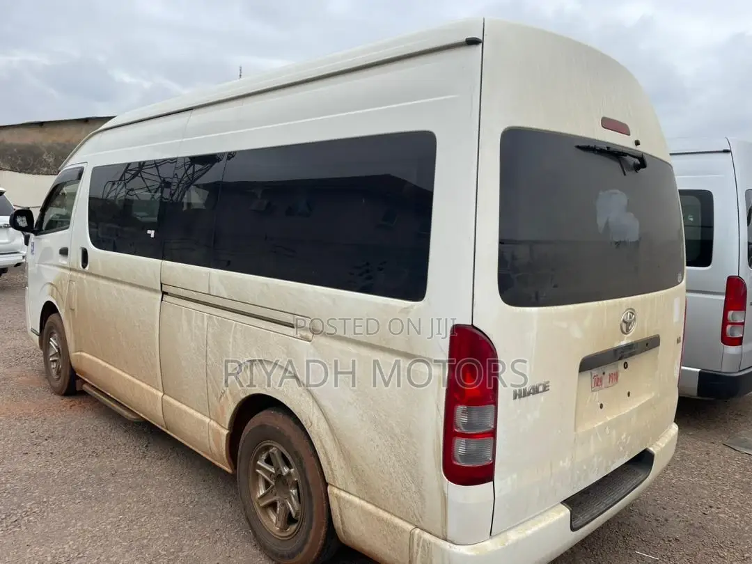 Toyota HiAce 2015 White