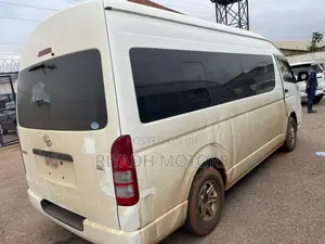 Toyota HiAce 2015 White