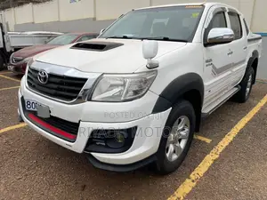 Toyota Hilux 2011 White