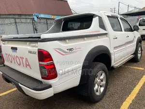 Toyota Hilux 2011 White