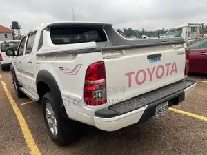 Toyota Hilux 2011 White