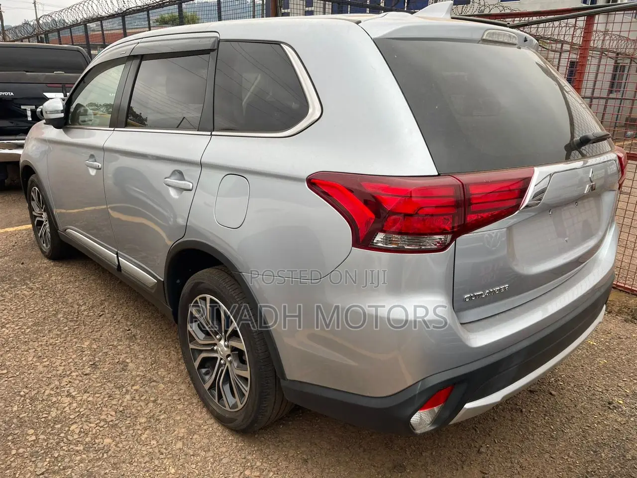 Mitsubishi Outlander 2.4 PHEV AWD 2017 Silver