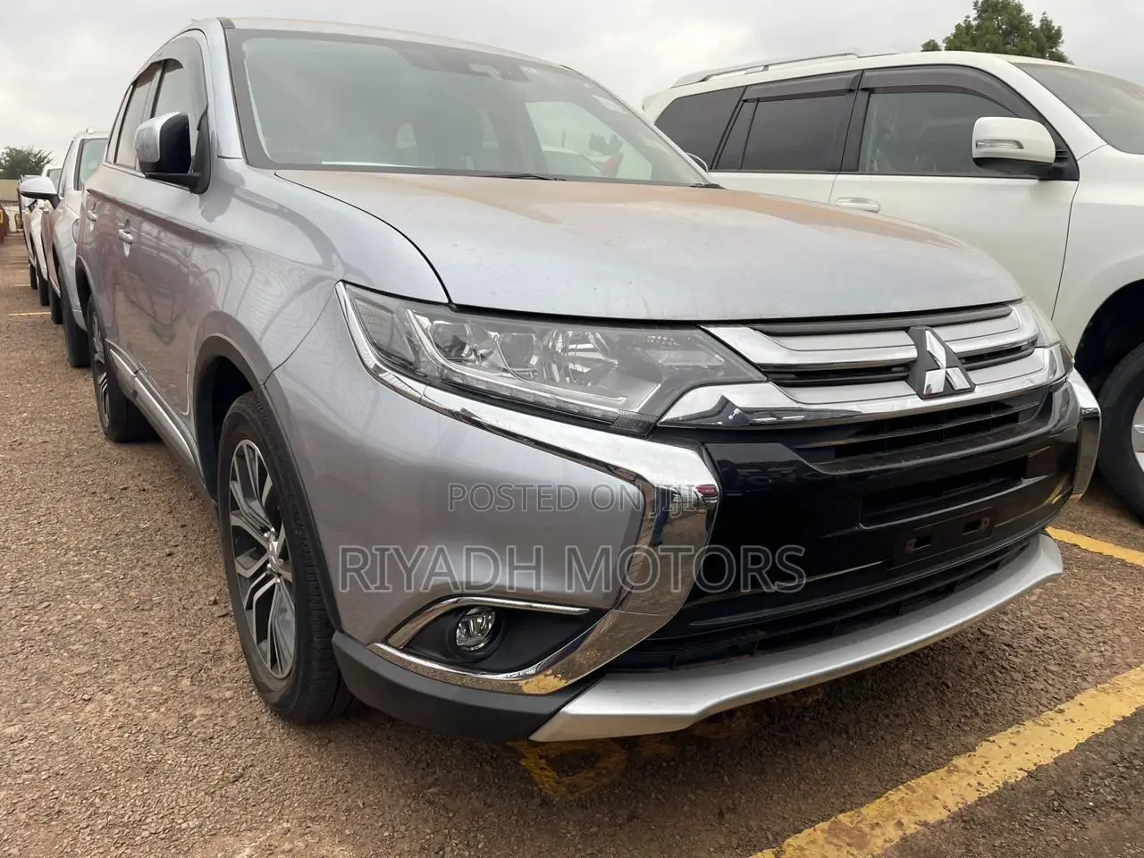 Mitsubishi Outlander 2.4 PHEV AWD 2017 Silver