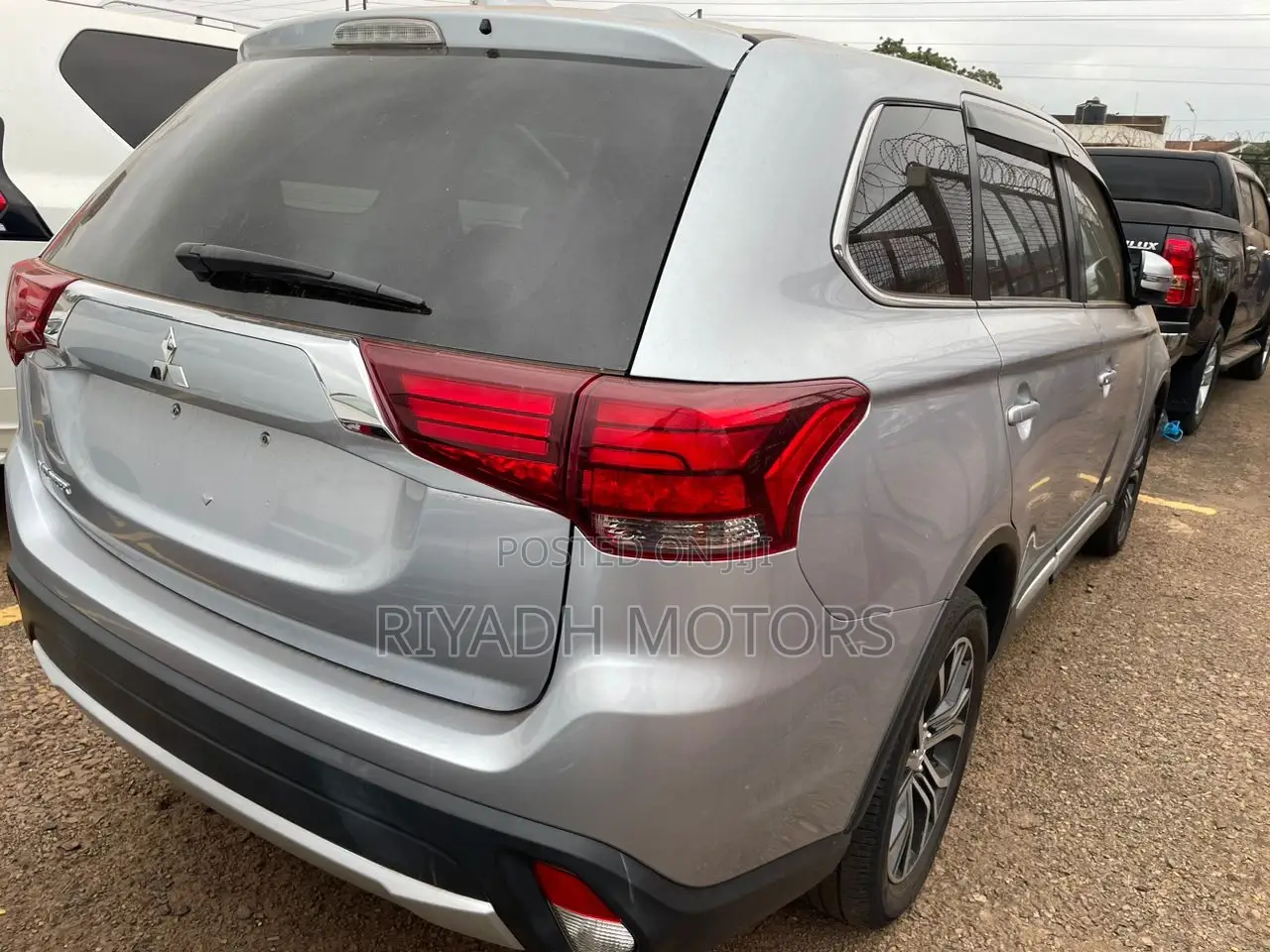 Mitsubishi Outlander 2.4 PHEV AWD 2017 Silver
