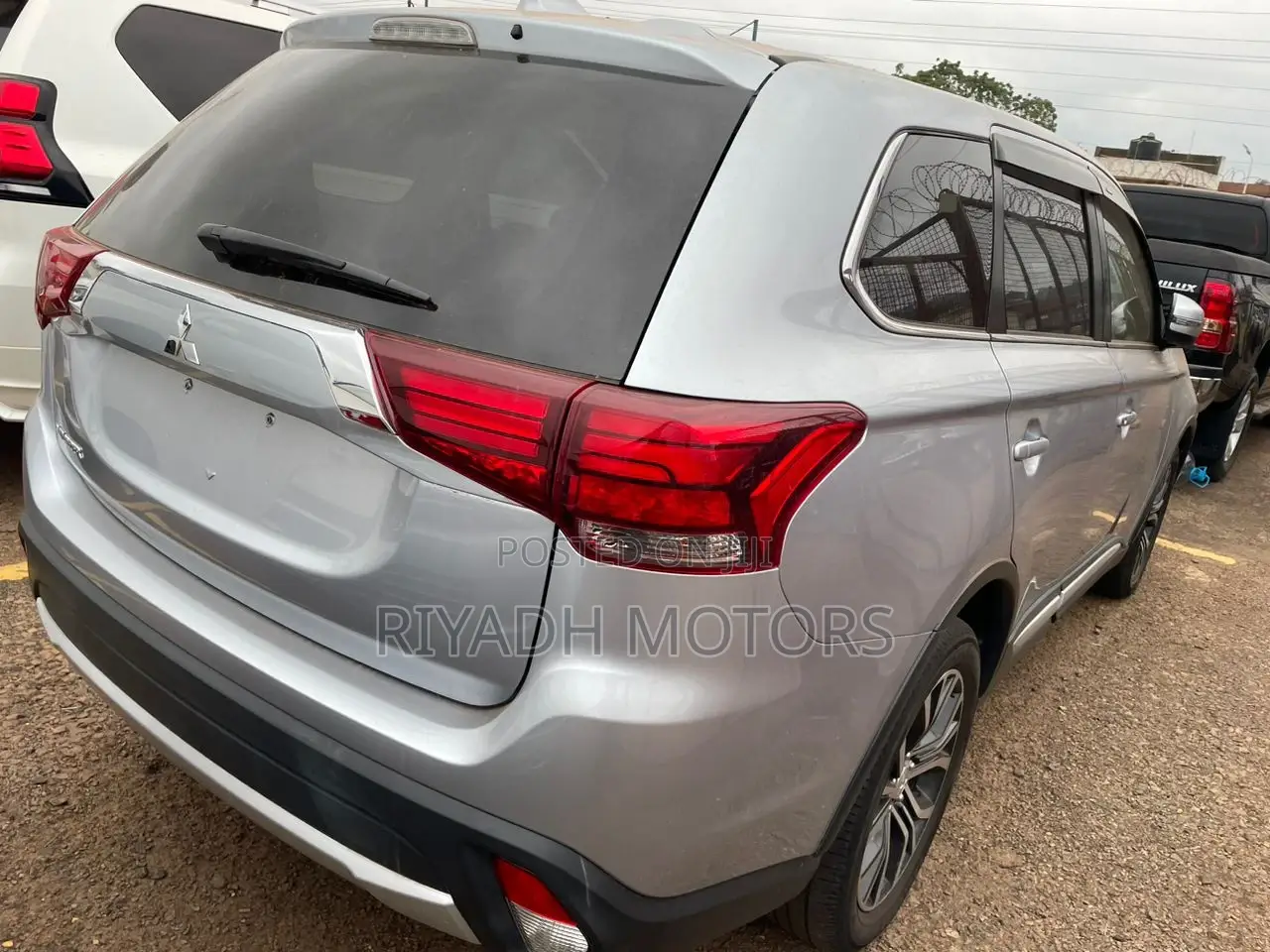 Mitsubishi Outlander 2.4 PHEV AWD 2017 Silver