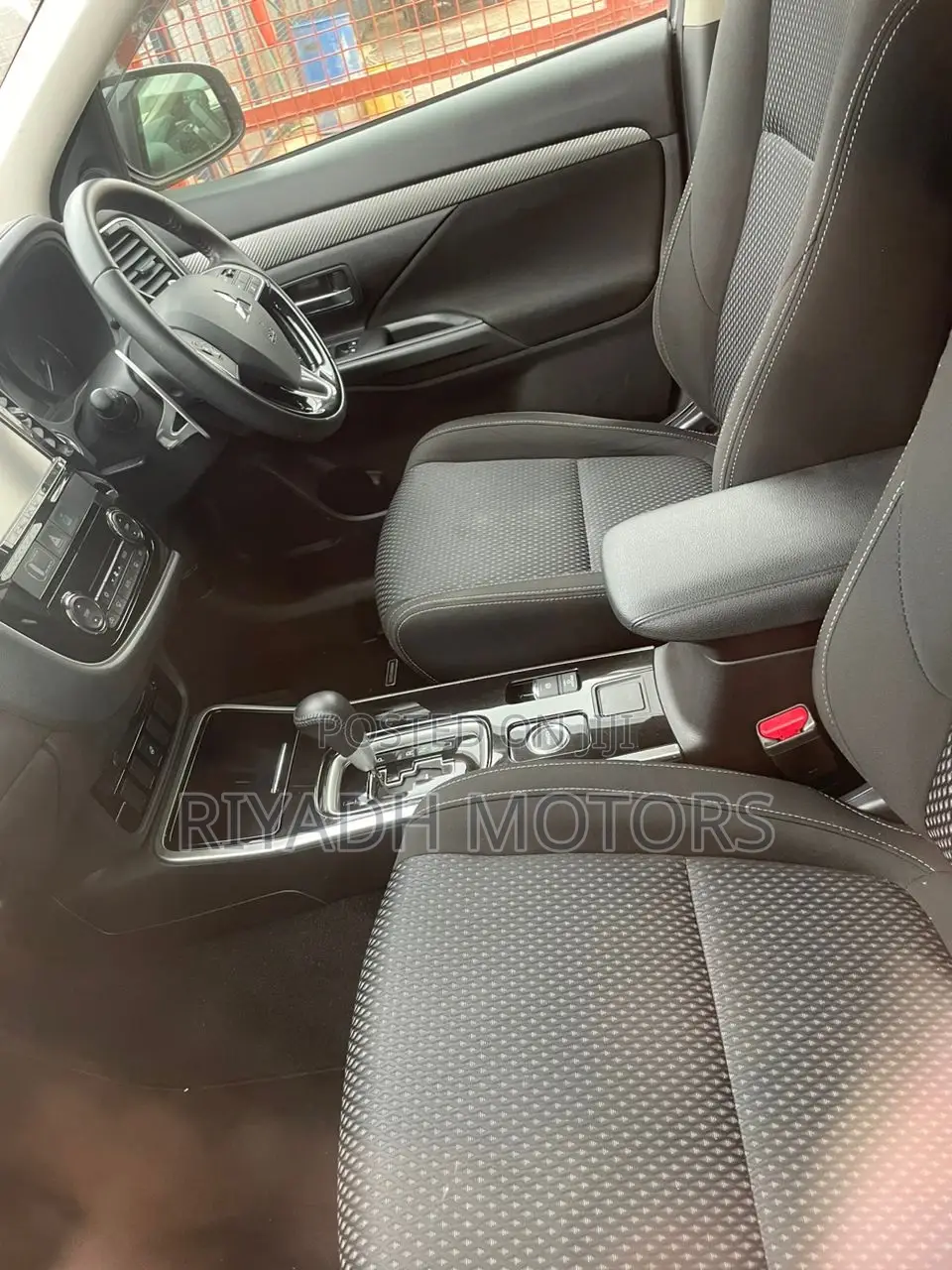 Mitsubishi Outlander 2.4 PHEV AWD 2017 Silver